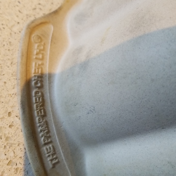 Pampered Chef Stoneware Fluted Bundt Pan #1440